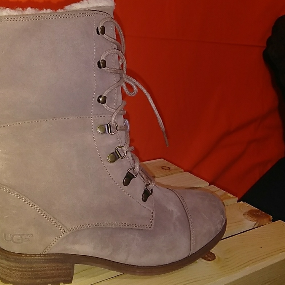 Women ugg boot(Authentic) - Picture 6 of 8